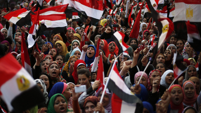Около 100 жени са изнасилени по време на протестите в Кайро