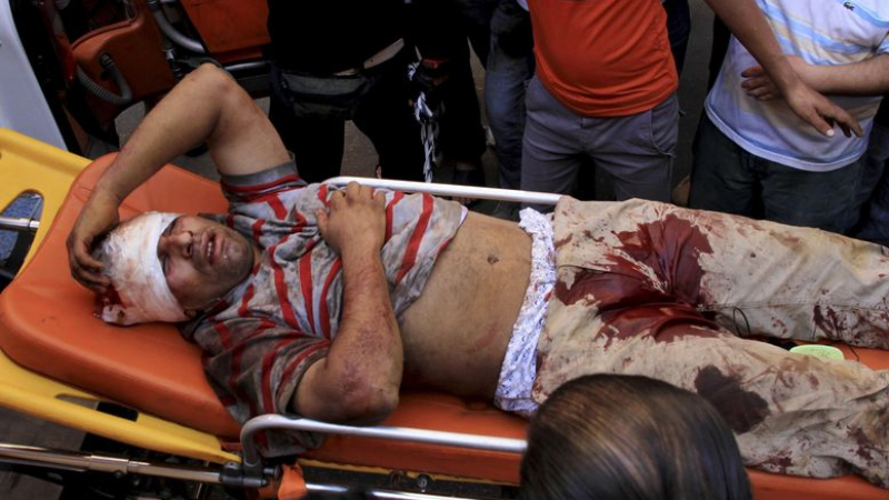 Трима убити и над 90 ранени при сблъсъци пред Каирския университет
