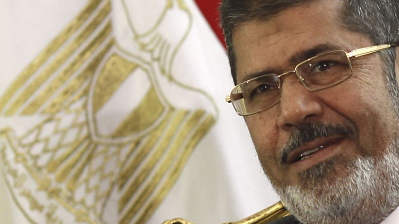 „Братя мюсюлмани“: Мохамед Мурси е задържан от силовите структури