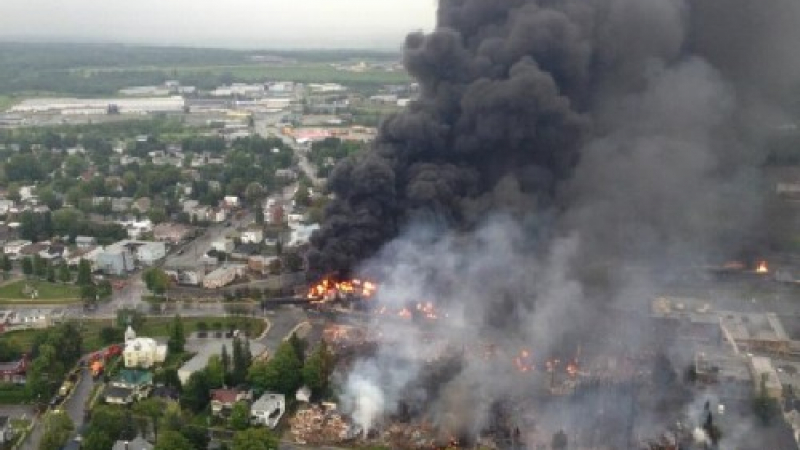 Влак с петрол се взриви в Канада - 30 сгради са унищожени!
