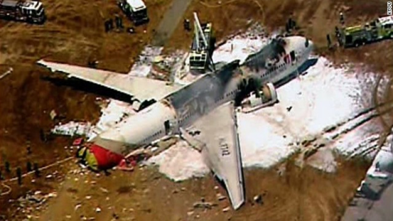 Самолетът кацнал в Сан Франциско и после се разбил, имало е 290 души на борда  