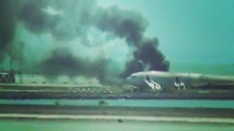 Самолет се разби на летището в Сан Франциско (ВИДЕО)