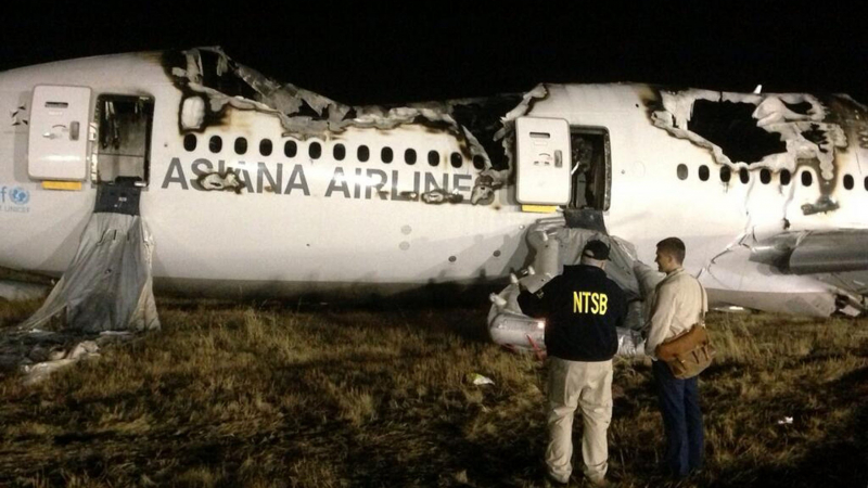 Вижте как самолетът се разби на пистата в Сан Фанциско (ВИДЕО)