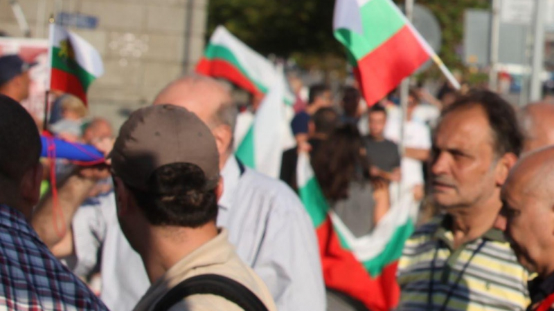 Протестиращите се връщат към Орлов мост