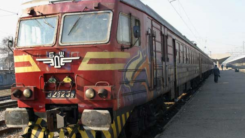 Спряха заради авария влака София-Бургас