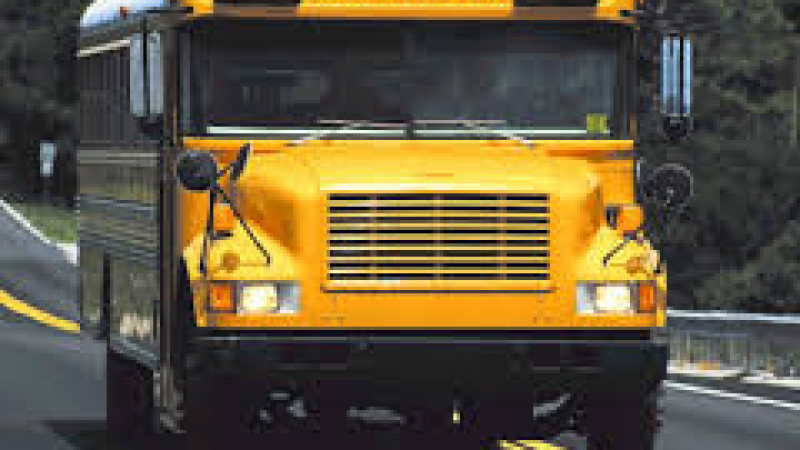 Ученически автобус катастрофира, най-малко 22 деца са хоспитализирани 