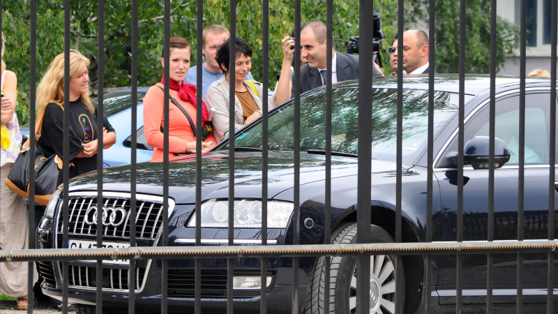 БЛИЦ TV: Следствието не пусна в двора си бронираната кола на Цветанов