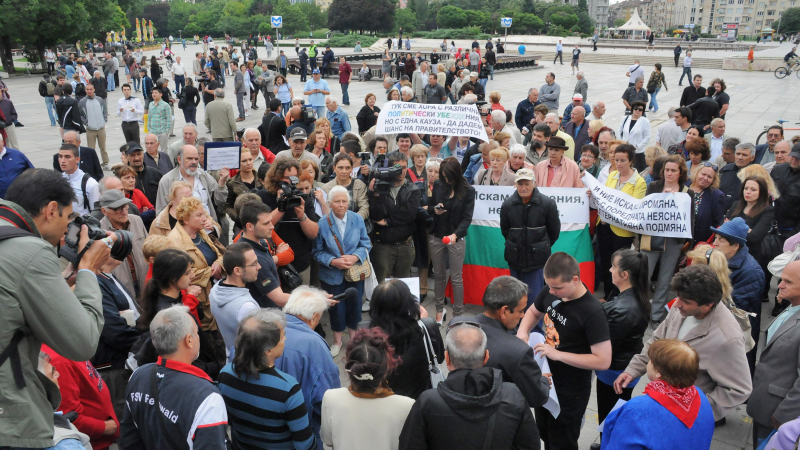 Над 30 000 подписа в подкрепа на Орешарски събра контрапротестът 