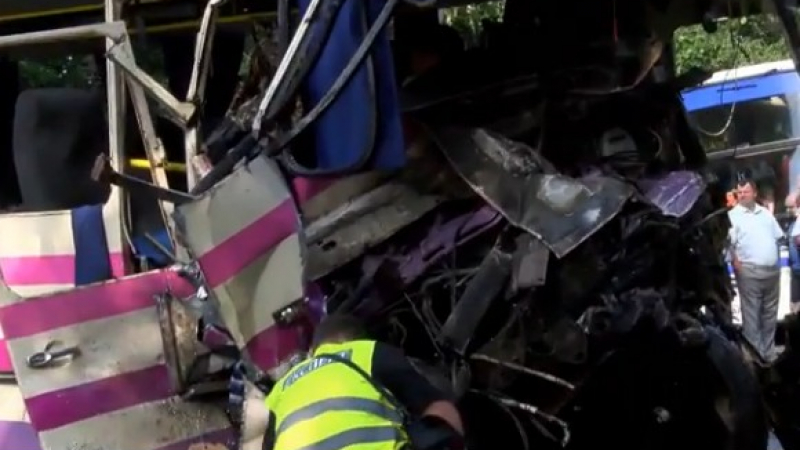 Автобусът убиец се разпаднал още в България (ВИДЕО 18+)