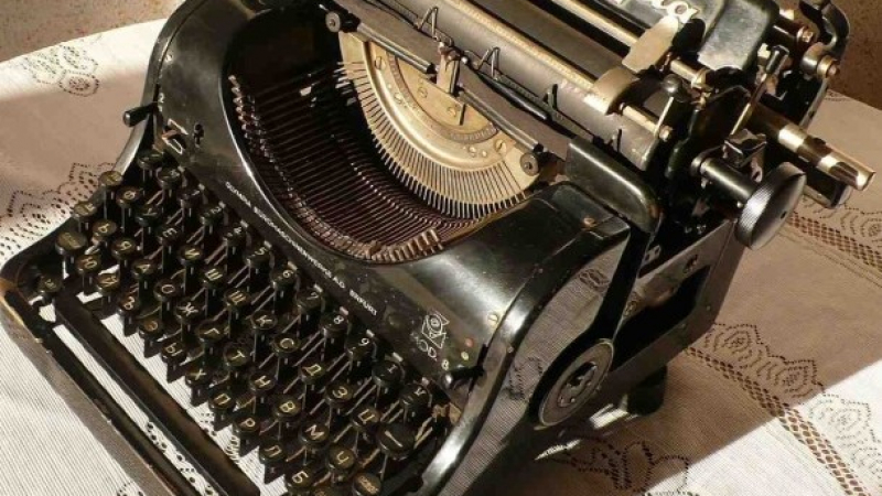 Руска спецслужба минава на пишещи машини заради страх от подслушване