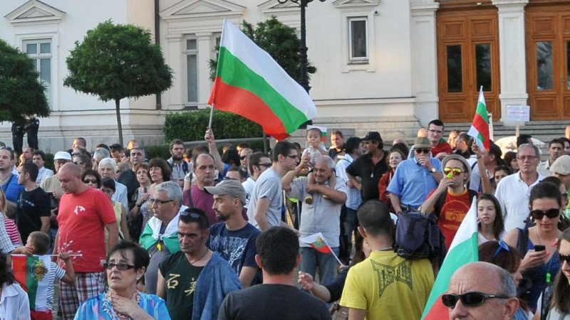 “Сова Харис”: 43% искат кабинетът на Орешарски да работи по план до май 2014 г. 