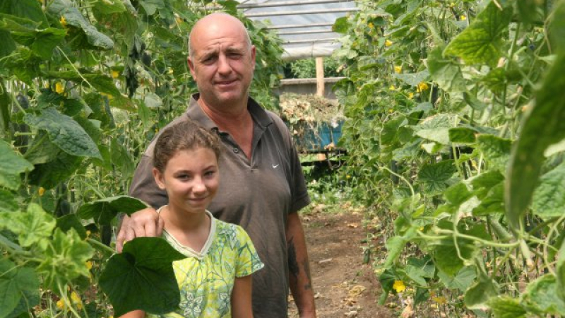 Англичанинът Алън си вади парите от земеделие в Пловдивско