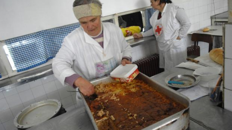 Топъл обяд за 1000 социално слаби в София