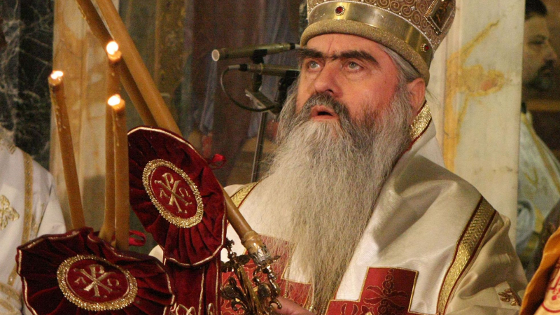 Златните кръстове на дядо Кирил заключени в сейф 