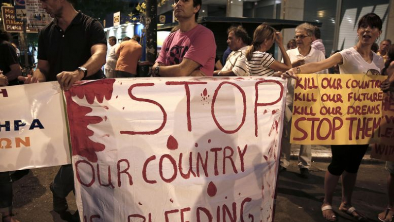 Протести и стачки поглъщат Гърция