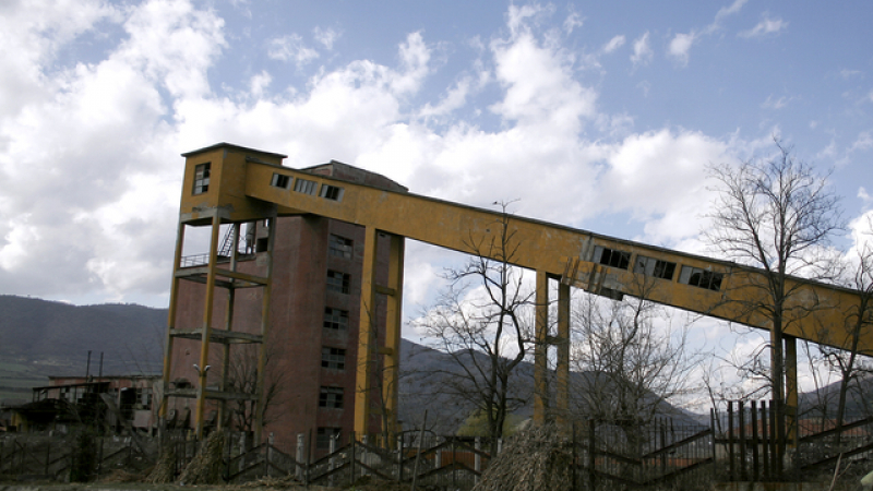 20 миньори разчистват срутването в рудник „Ораново”