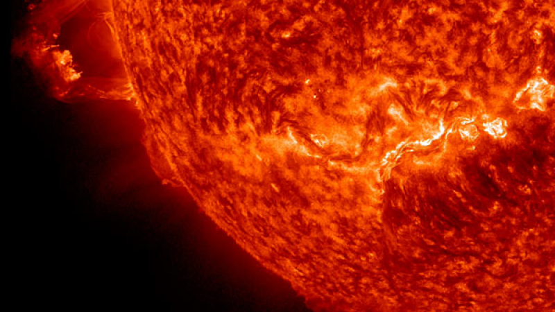 Рядък феномен: Цунами от гореща плазма на Слънцето