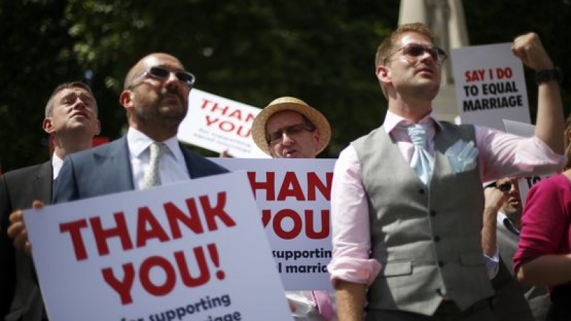 Британският парламент окончателно узакони гей браковете