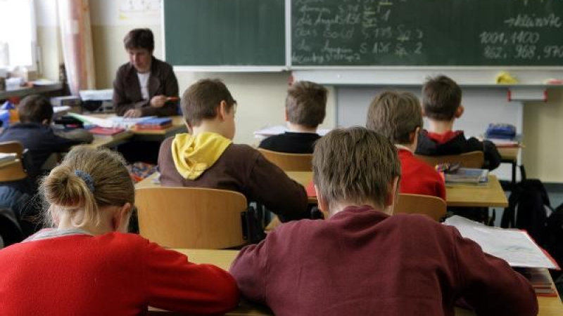 Германски ученици събраха пари с продажба на сладкиши за бездомни българчета 