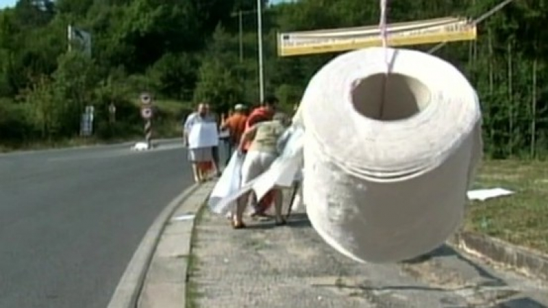 Кондоми и тоалетна хартия на пътя за Бузлуджа