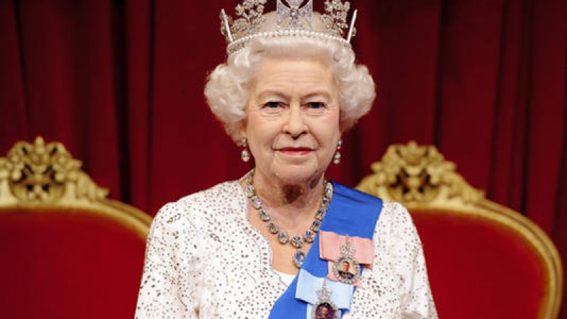Кралица Елизабет Втора посреща гости в Сандрингам за Коледа