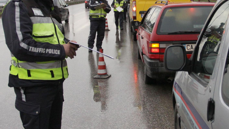 Полицаи спряха два пъти два автобуса с протестиращи от Гоце Делчев и Благоевград