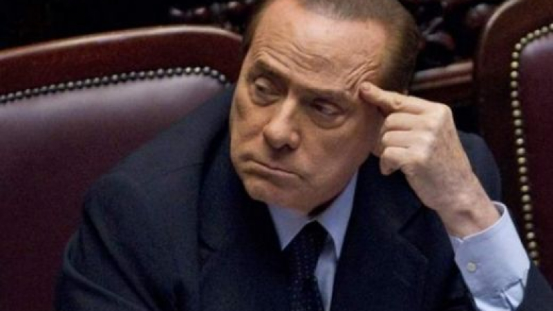 Отнеха паспорта на Берлускони