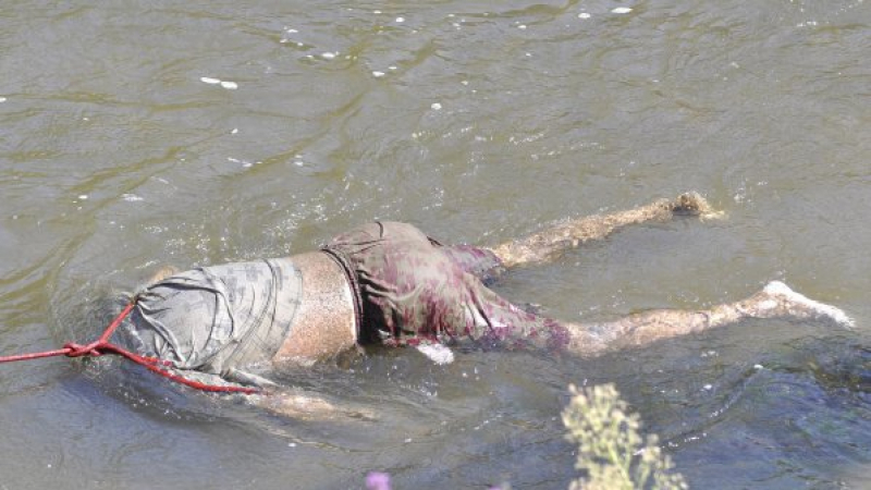 Тяло на млад мъж изплува от река Стряма