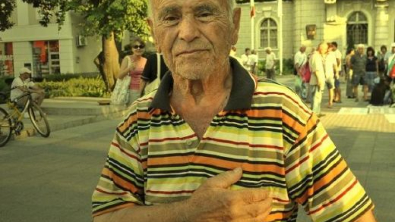 Дядо Марин не се самоубил, пръв е на протестите в Пловдив