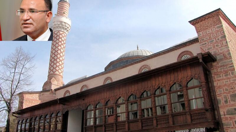 Турците изнагляха – искат си джамиите!