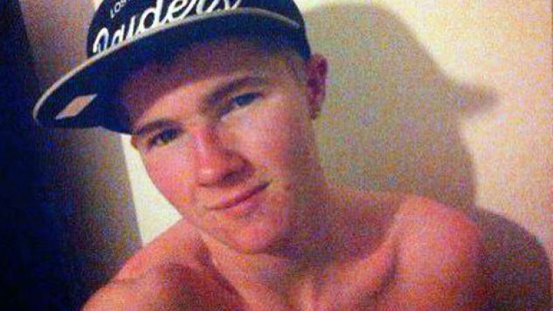 Изнудвачи доведоха тийнейджър до самоубийство чрез Скайп