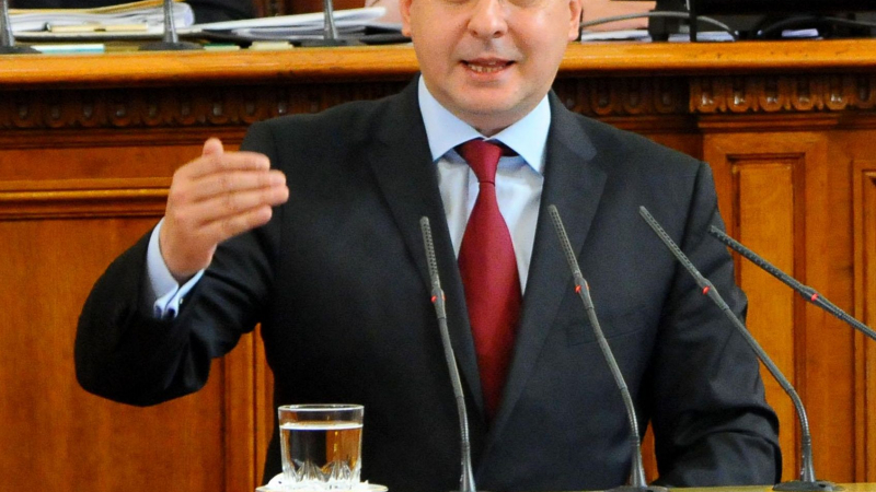 Станишев: Назначеният с манипулации президент пази бюджета на Дянков 