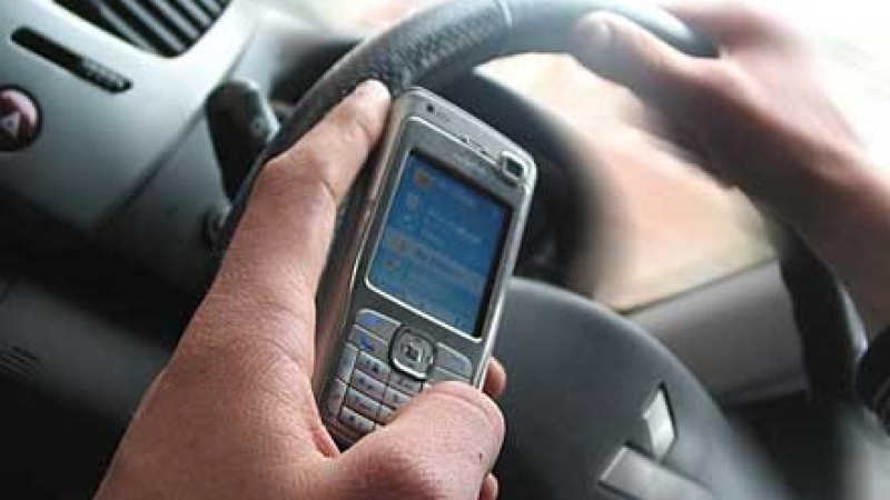 Ново двайсе: Говоренето по телефон в кола не било опасно