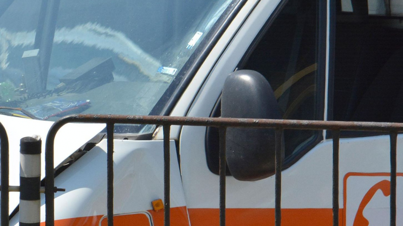Блъснатият от трамвай е работник, правил ремонт близо до релсите
