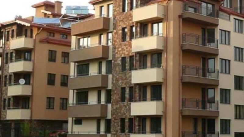 Митничар брои кеш 200 000 лева за лукс апартамент в Сандански 