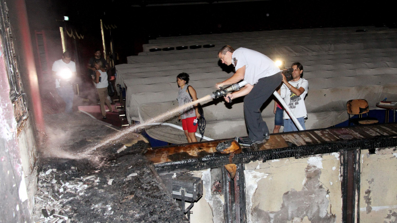 Вижте какво остана след пожара в пловдивския театър (СНИМКИ)