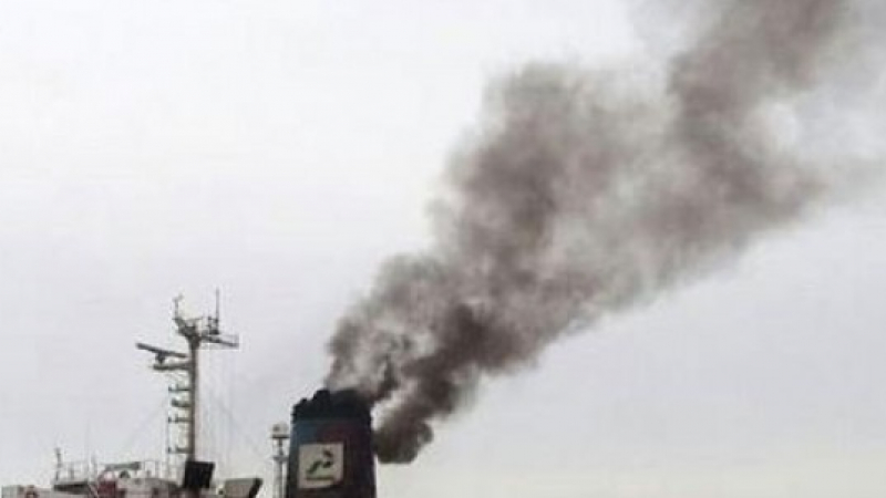 Забравена цигара подпалила кораба в Бургас
