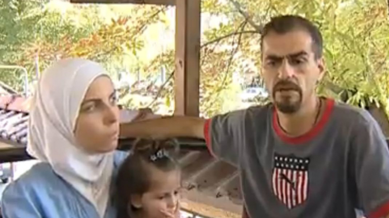 Сирийци търсят помощ за дъщеря си, сърцето й било отдясно
