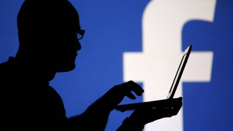 Фейсбук и Туитър късат студенти
