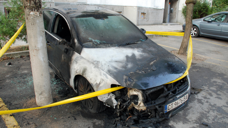 Кола гръмна и изгоря в Хасково