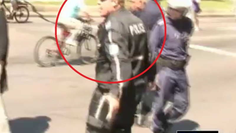 Полицай не издържа и изкрещя пред камерата на БЛИЦ TV: Айде бе, ела, като си мъж, бе!