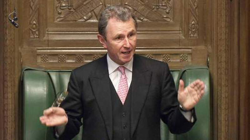  Заместник-председателят на британския парламент е обвинен в изнасилване на млади мъже 