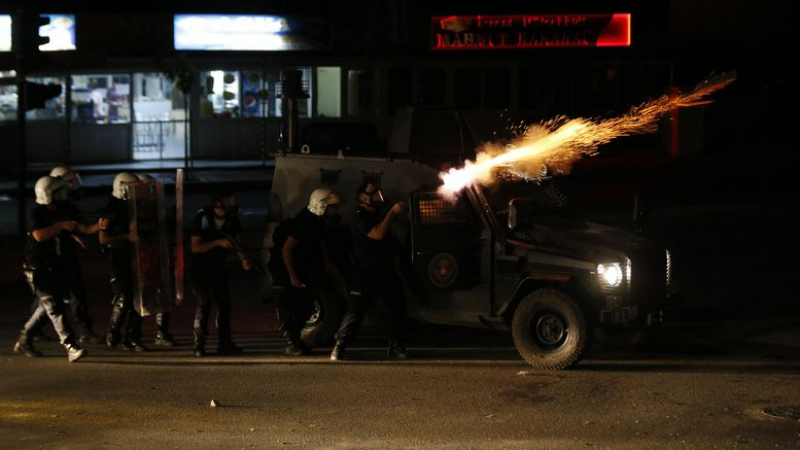 Демонстранти и полиция отново се биха в Турция