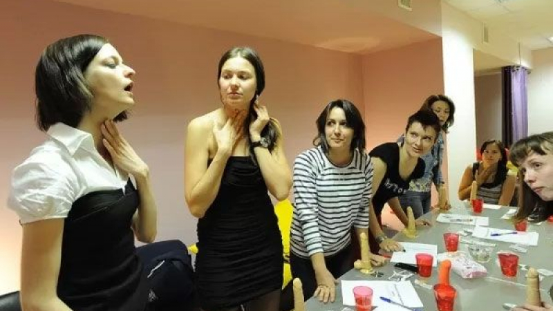 Срещу 100 долара учат рускини как се прави фелацио (СНИМКИ 18+)