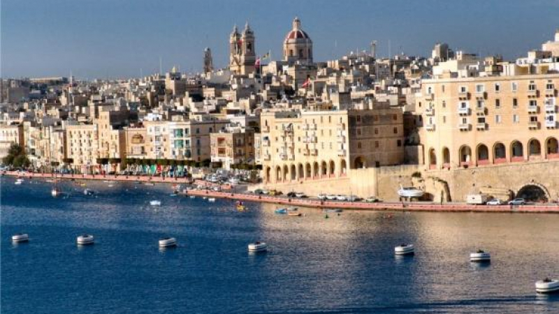 Делфини, рицари, пирати и девствена красота посрещат в Малта