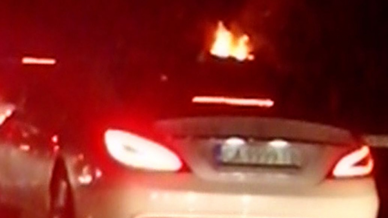Вижте горящата кола до Семинарията (ЛЮБИТЕЛСКО ВИДЕО)