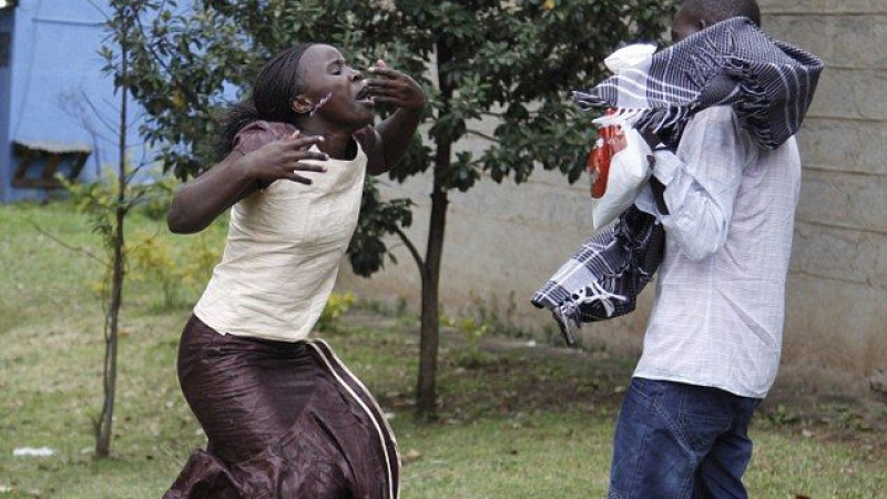 Най-черният ден в Кения: Неутешимите роднини разпознават жертвите на клането 