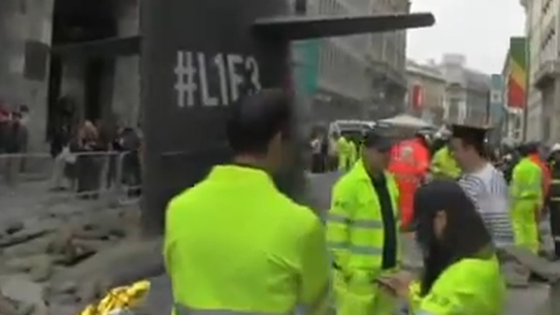 Подводница изплува на улица в Милано (ВИДЕО)