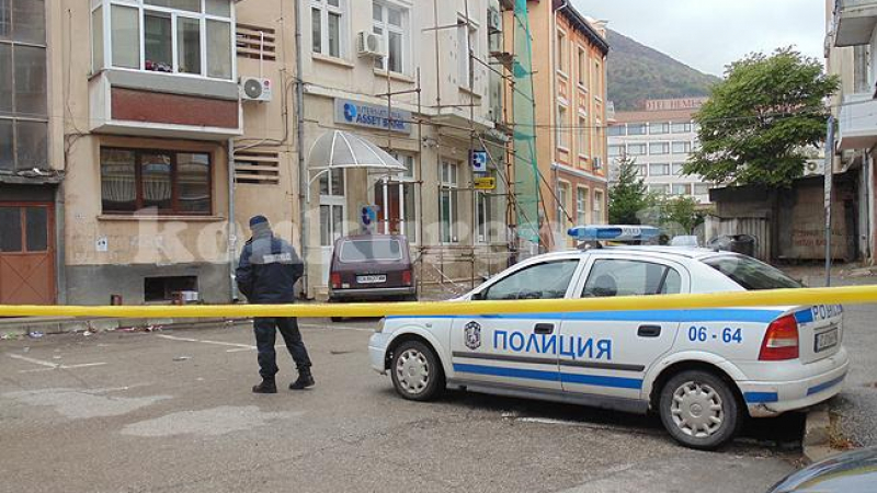 Разпитват съседи за обира на инкасото във Враца
