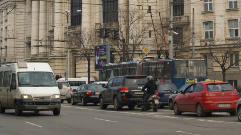 Раздрънкана маршрутка за малко да пребие пътници в София